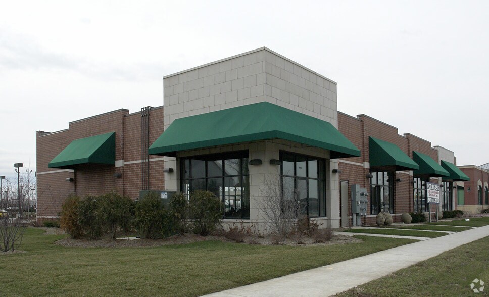 More Photos Of 1906-1928 W Wilson St, Batavia Storefront Retail Office For Lease