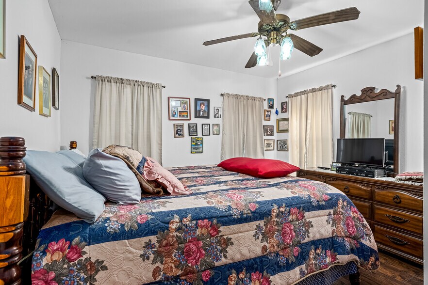 More Photos Of 3966 FM 1781, Rockport Specialty For Sale