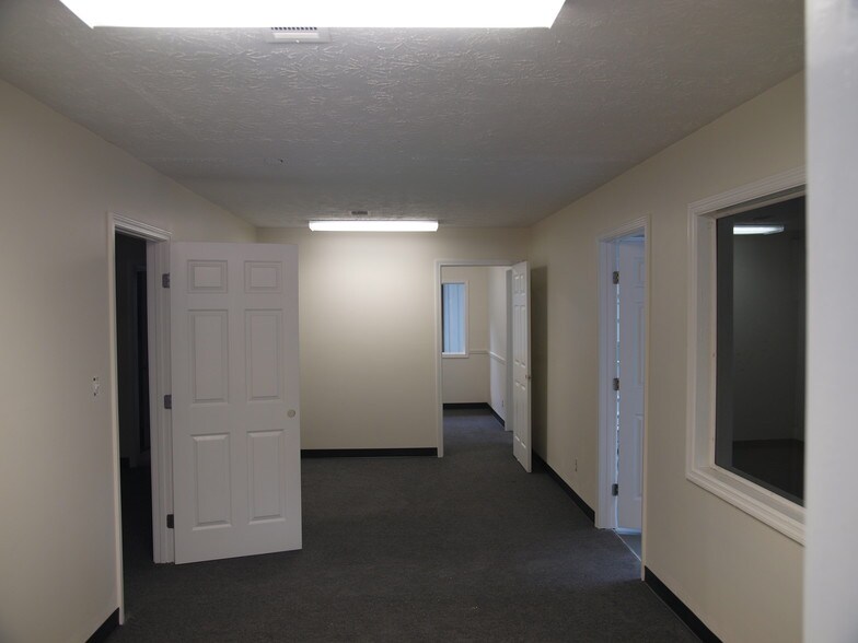 More Photos Of 297 Industrial Park Dr, Lawrenceville Warehouse For Lease