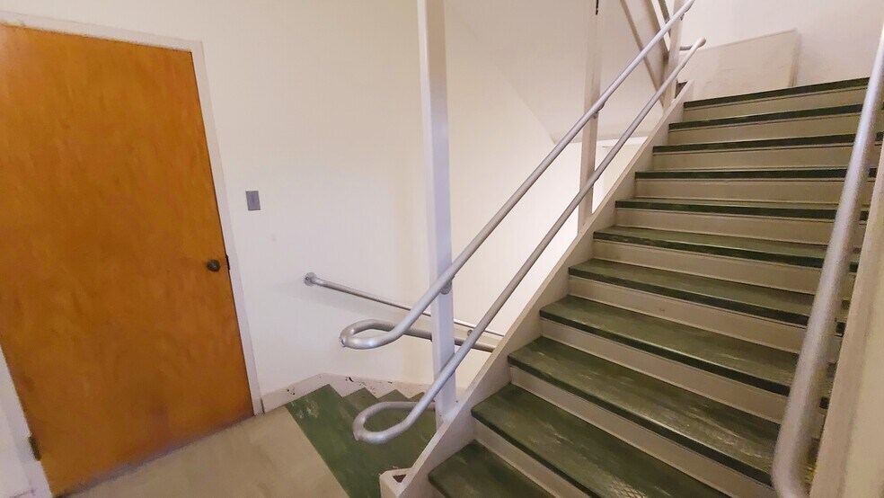 More Photos Of 710 W 8th St, Fort Scott Office For Sale