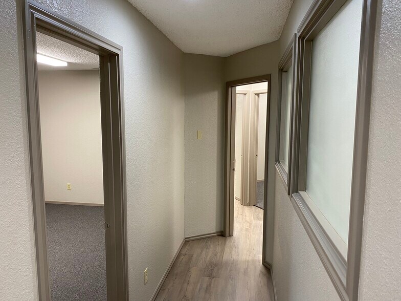 More Photos Of 522 Benson Ln, Roanoke Office For Lease