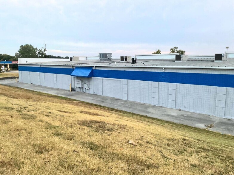 More Photos Of 2405 W 7th St, Joplin Storefront Retail Office For Lease