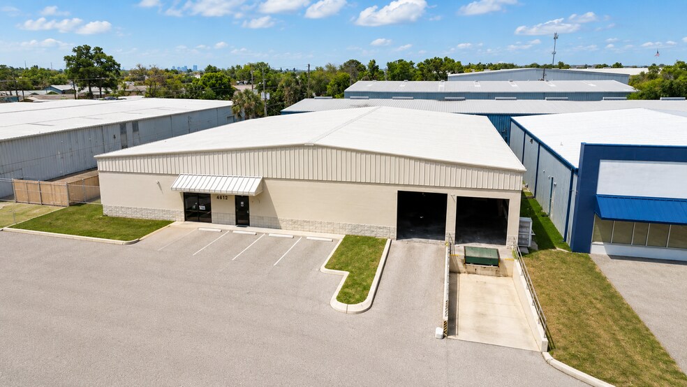 More Photos Of 4612 107th Cir N, Clearwater Manufacturing For Lease