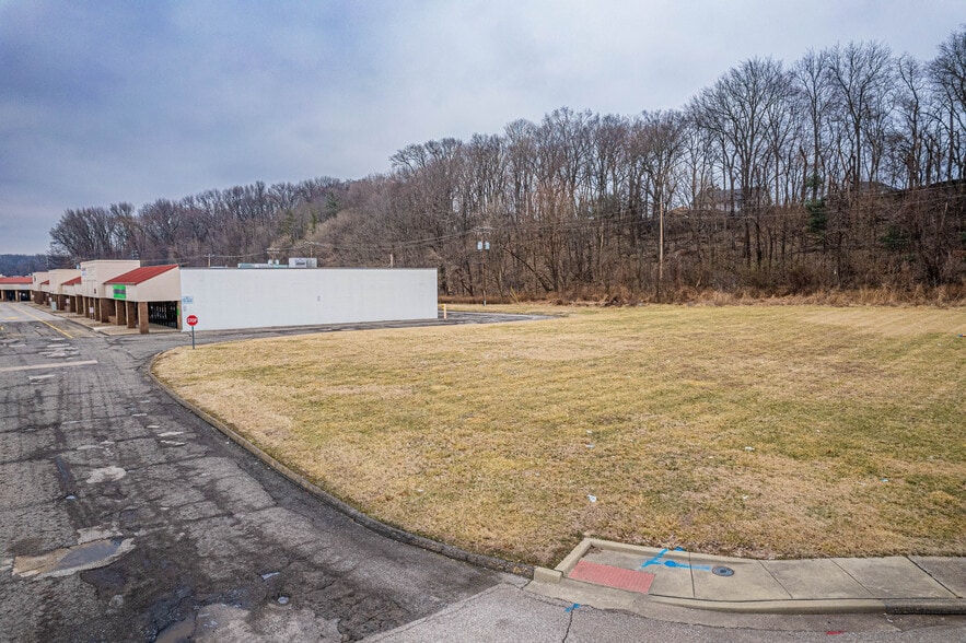 More Photos Of 401 Walker Dr, Henderson General Retail For Sale