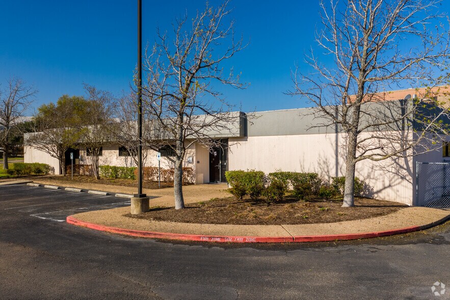 Primary Photo Of 1624 Headway Cir, Austin Research And Development For Lease