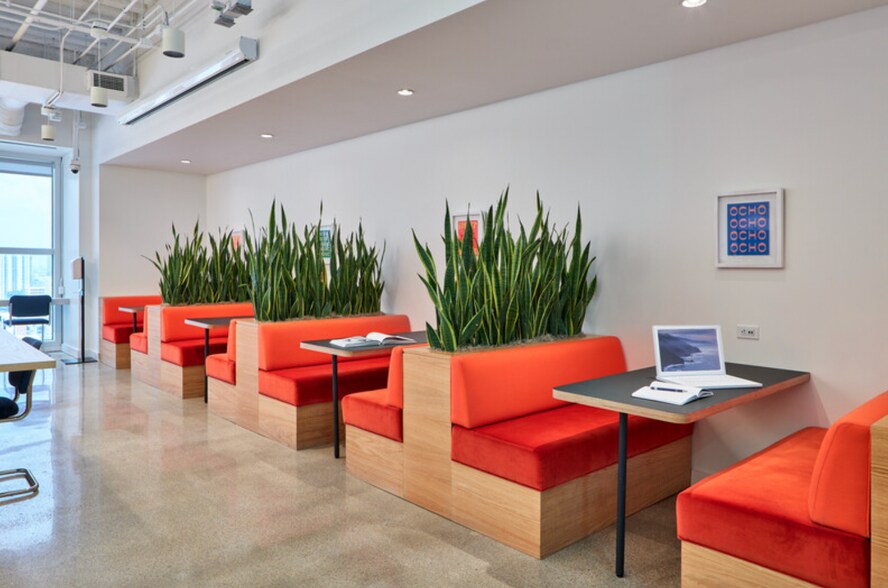 More Photos Of 200 S Biscayne Blvd, Miami Office For Lease