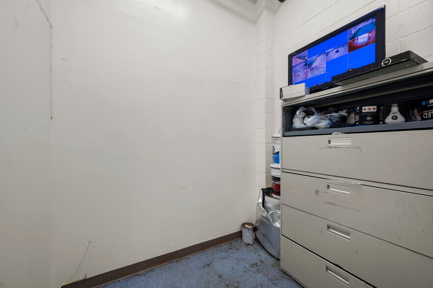 More Photos Of 7865 Balboa Ave, San Diego Freestanding For Lease