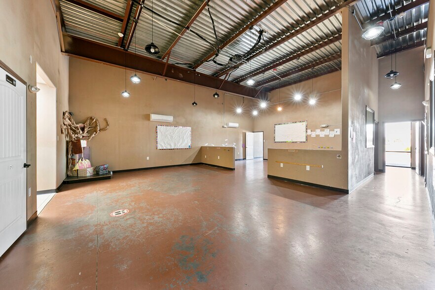 More Photos Of 11799 Beechnut St, Houston Unknown For Lease