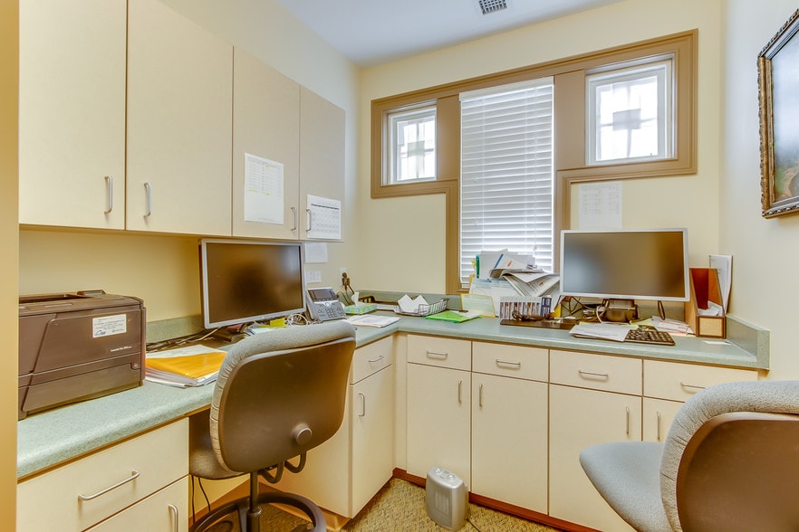 More Photos Of 135 Professional Park Dr, Seneca Healthcare For Lease