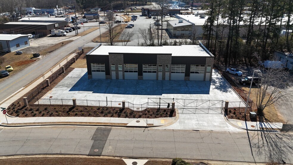 More Photos Of 100 Park Place Way, Carrollton Industrial For Lease