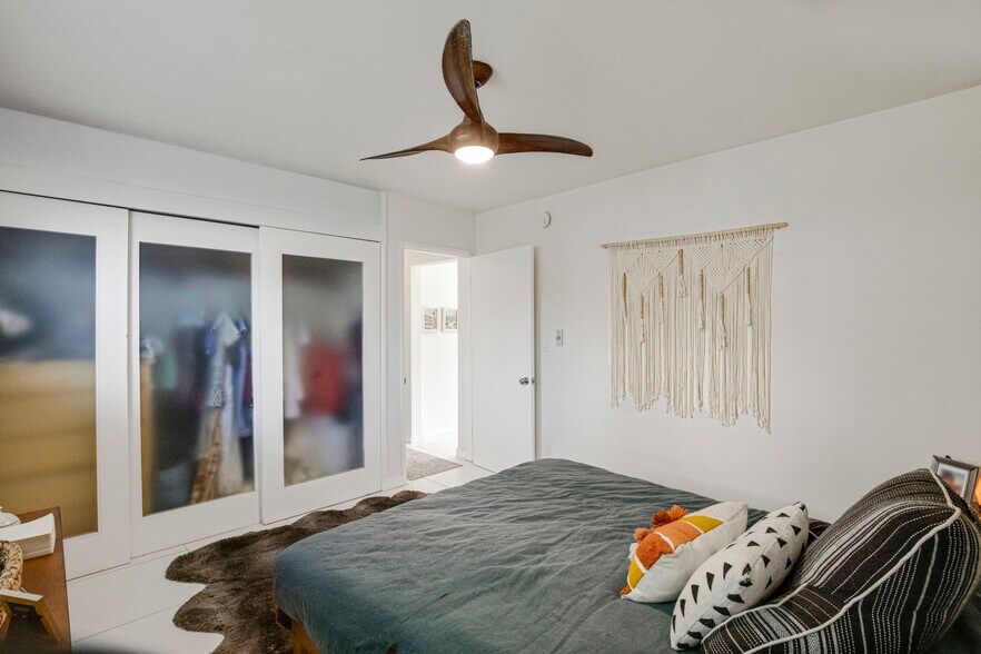 More Photos Of 1959 Grace Ave, Los Angeles Apartments For Sale