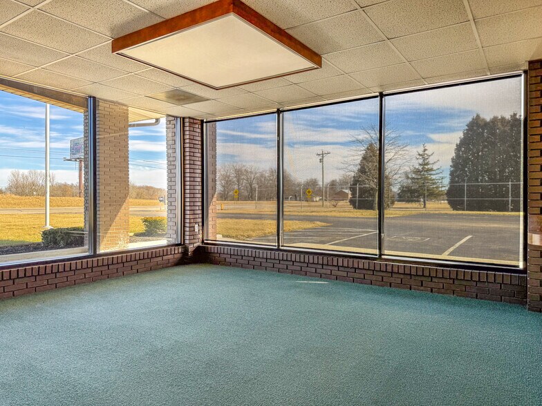 More Photos Of 1679 E State Route 29, Urbana Showroom For Sale