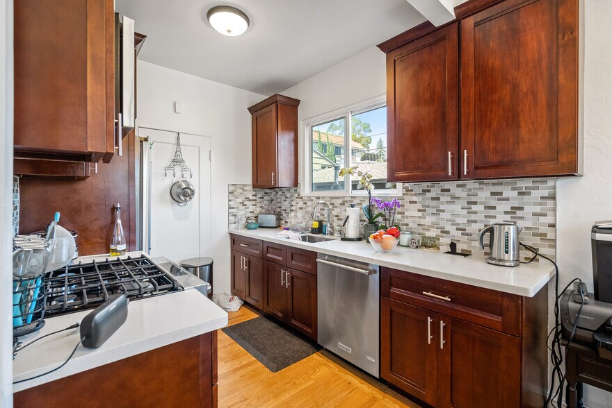 More Photos Of 1217 Capuchino Ave, Burlingame Apartments For Sale