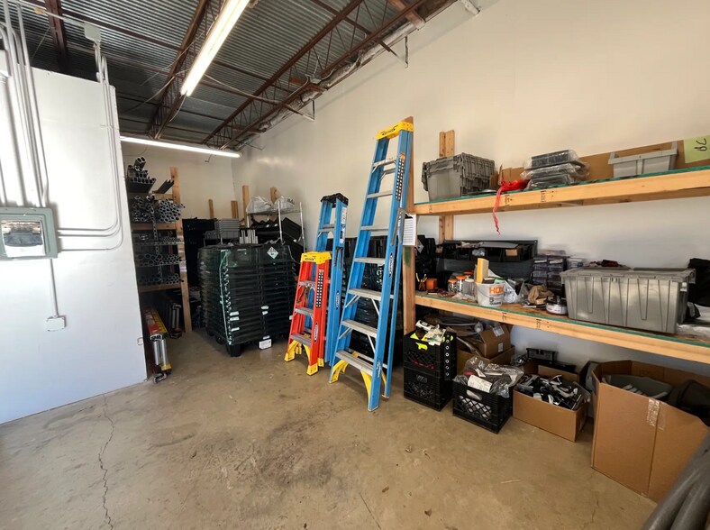 More Photos Of 10518 Gulfdale St, San Antonio Light Distribution For Lease