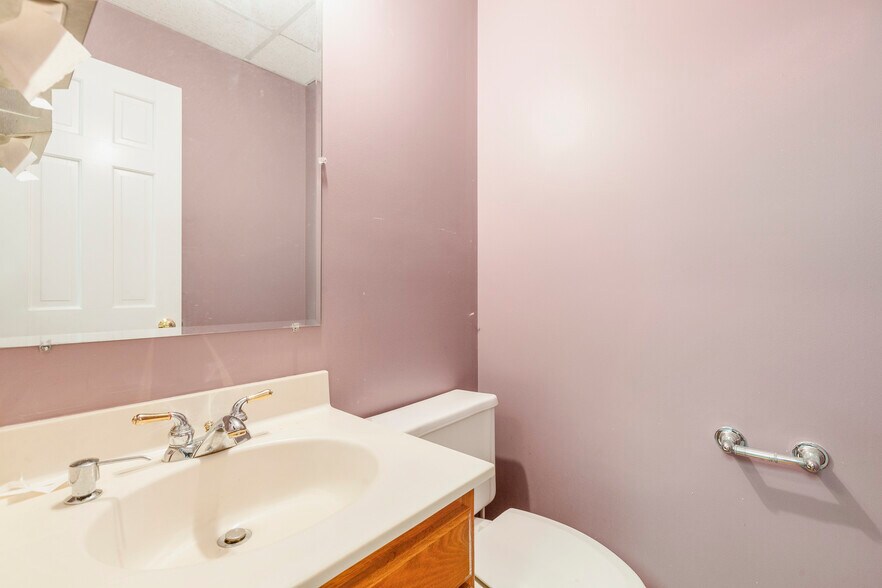 More Photos Of 3044 Breckenridge Ln, Louisville Office Residential For Sale