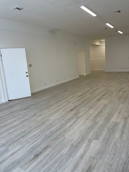 More Photos Of 11408-11410 Saticoy st, North Hollywood Storefront Retail Office For Sale