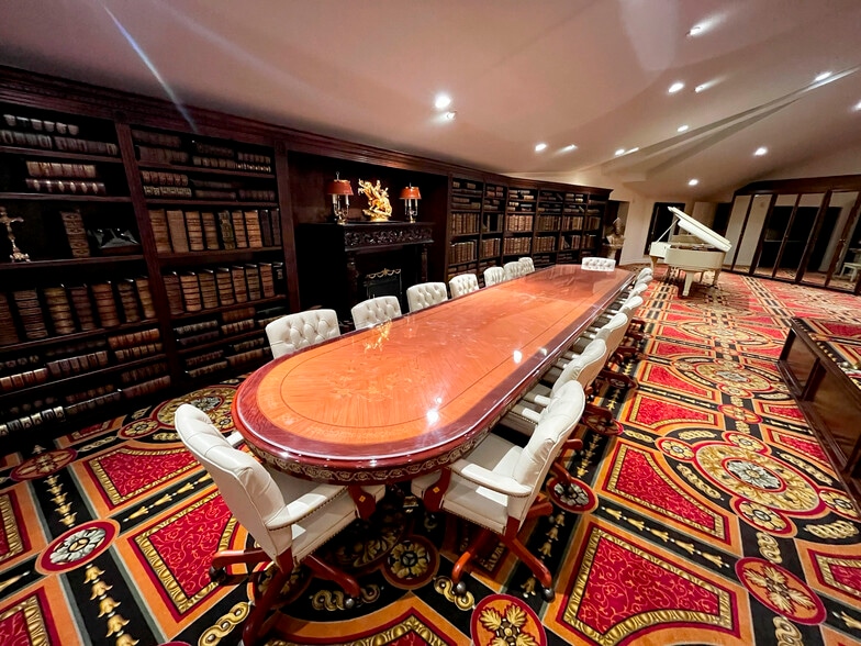 More Photos Of 9101 Airline Dr, Houston Religious Facility For Sale
