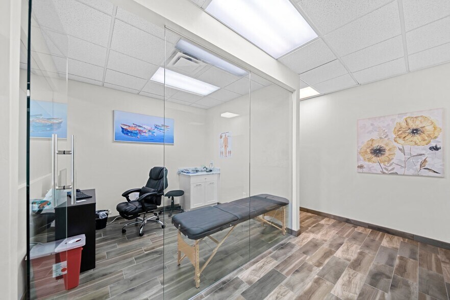 More Photos Of 13861 Plantation Rd, Fort Myers Office For Sale