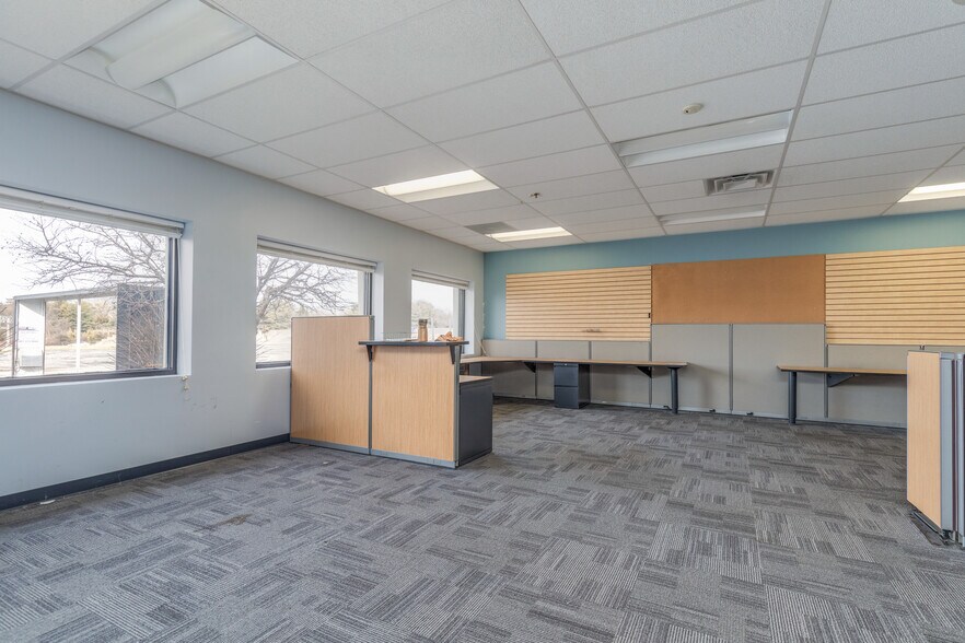 More Photos Of 2001-2085 Walton Rd, Saint Louis Flex For Sale