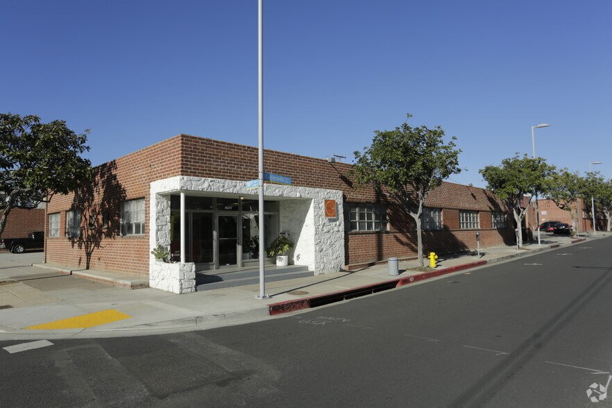 Primary Photo Of 1601 Colorado Ave, Santa Monica Showroom For Lease