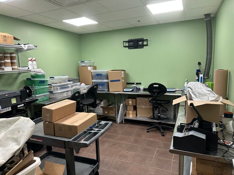 More Photos Of 246 Suffolk Ln, Gardner Manufacturing For Sale