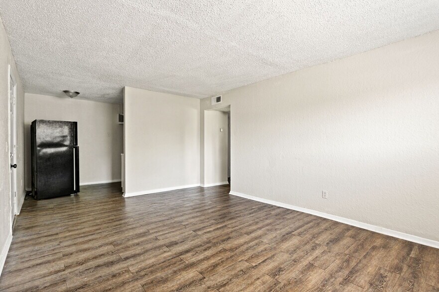More Photos Of 7550 NW 10th St, Oklahoma City Apartments For Sale