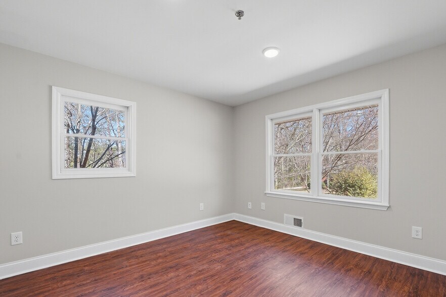 More Photos Of 2239 Scenic Dr, Snellville Office For Sale