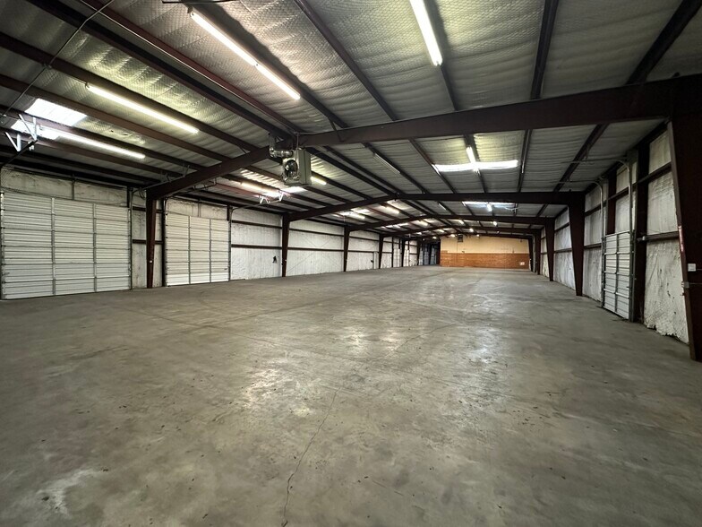 More Photos Of 13178 State Highway 110 S, Tyler Warehouse For Lease