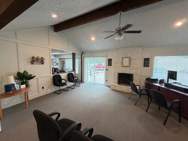 More Photos Of 1217 W Main St, Jenks Office For Lease