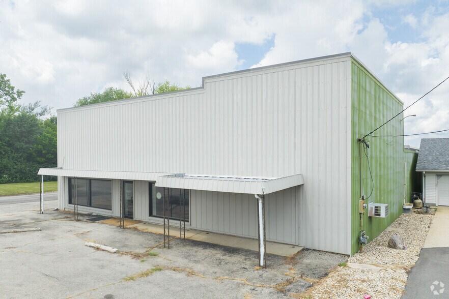 More Photos Of 7074 W State Road 28, Elwood Warehouse For Lease