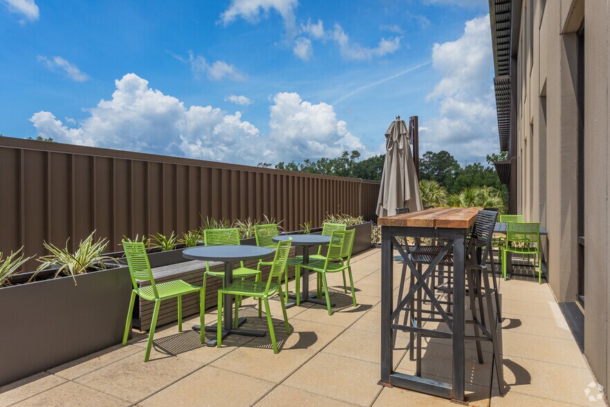 More Photos Of 65 Fairchild St, Charleston Office For Lease