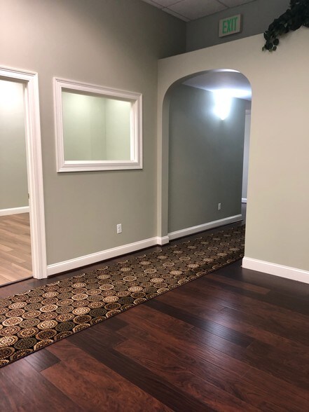 More Photos Of 4-6 Barlows Landing Rd, Pocasset Storefront Retail Office For Sale