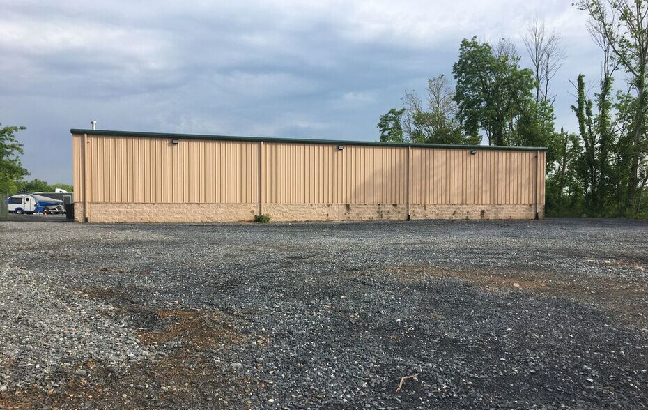 More Photos Of 189 Old York Rd, New Cumberland Warehouse For Lease