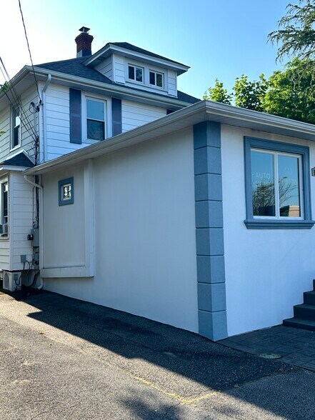 More Photos Of 166 Higbie Ln, West Islip Storefront Retail Office For Lease