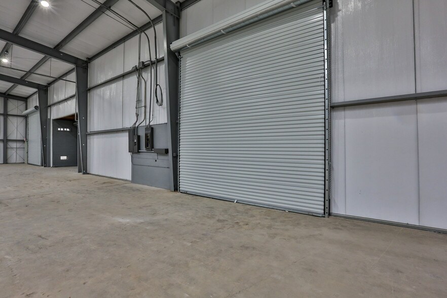 More Photos Of 711 Commercial Dr, Daytona Beach Manufacturing For Lease