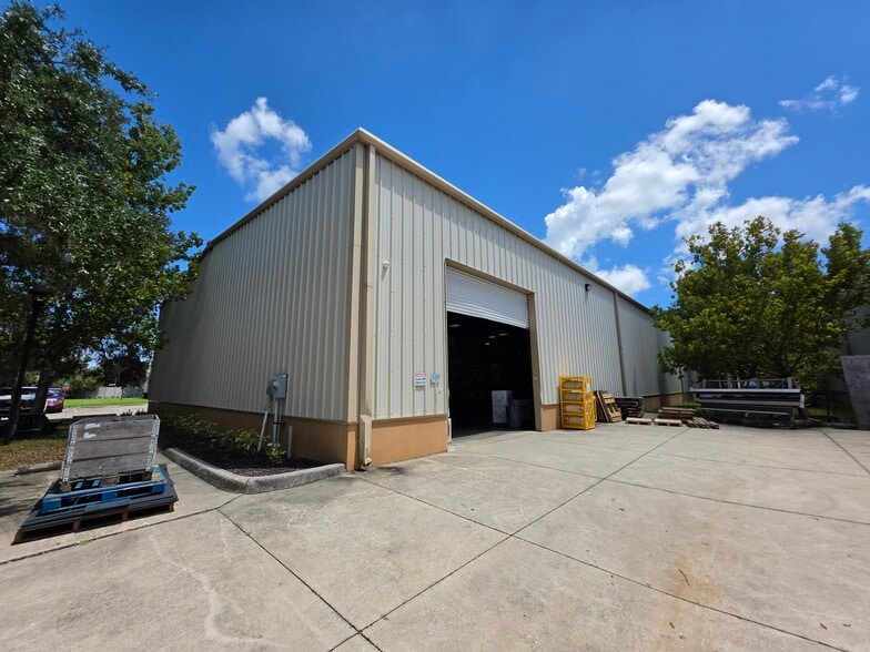 More Photos Of 2012 58th Ave Cir E, Bradenton Warehouse For Lease