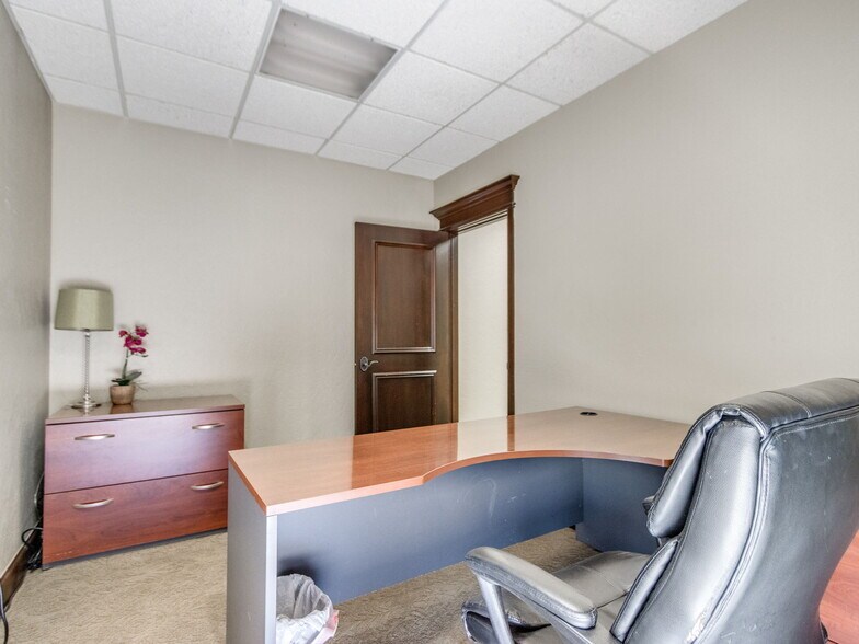 More Photos Of 2425 Wilcox Dr, Norman Office For Sale