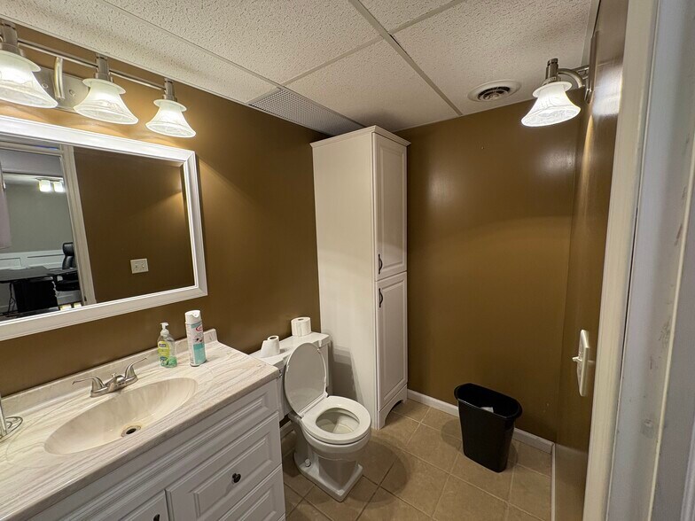 More Photos Of 703 Widewater Dr, Lafayette Warehouse For Lease