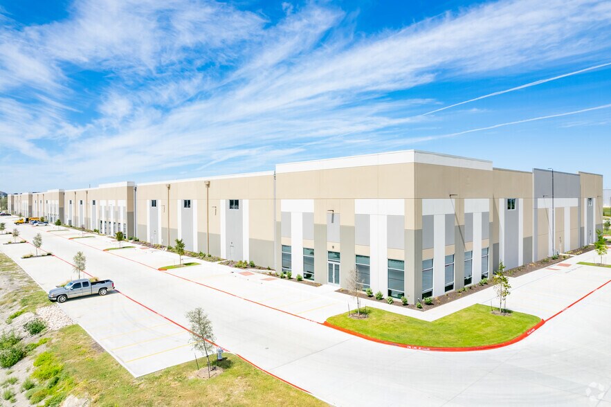 More Photos Of 19200 Marketplace Ave, Kyle Warehouse For Lease