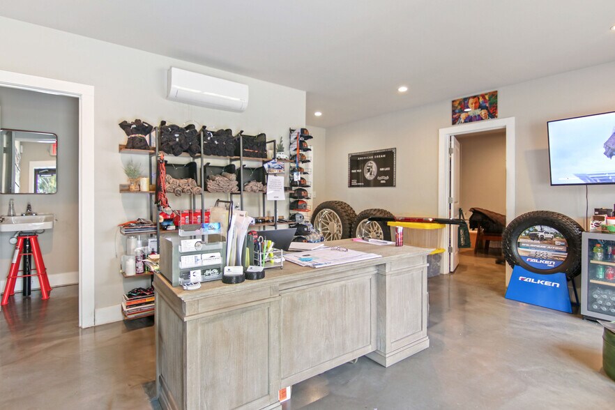 More Photos Of 7329 Spa Rd, Charleston Industrial For Sale