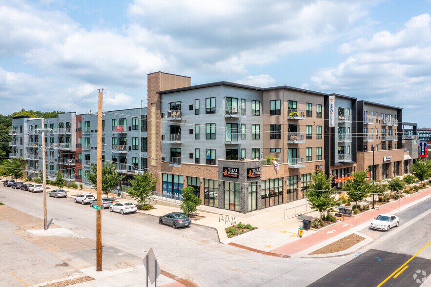 Primary Photo Of 2301 Ingersoll Ave, Des Moines Apartments For Lease