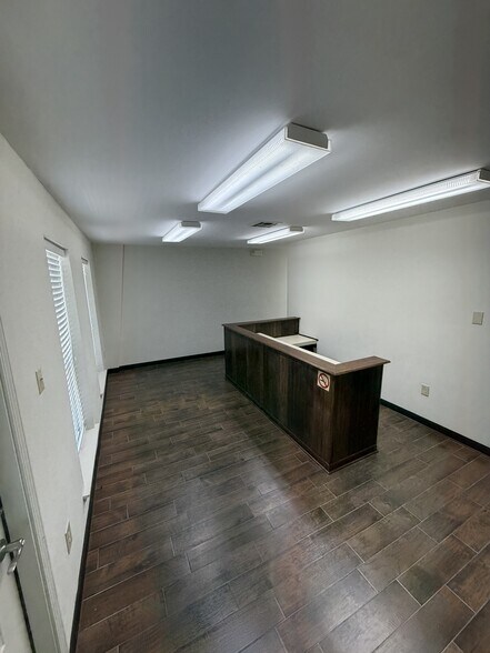 More Photos Of 1206 JW DavisSuites Ave, Hammond Office For Sale