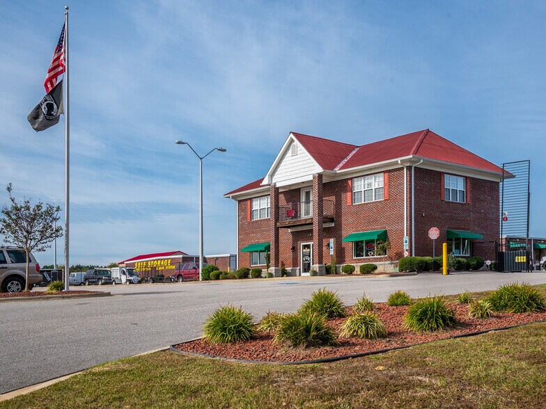 More Photos Of 4928 US Highway 301 S, Hope Mills Self Storage For Lease
