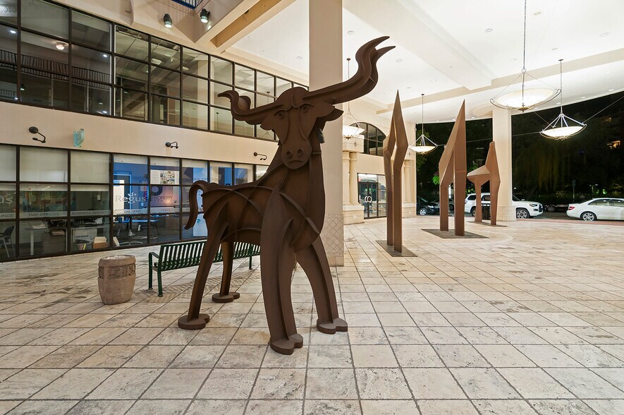 More Photos Of 2911 Grand Ave, Coconut Grove Office For Lease