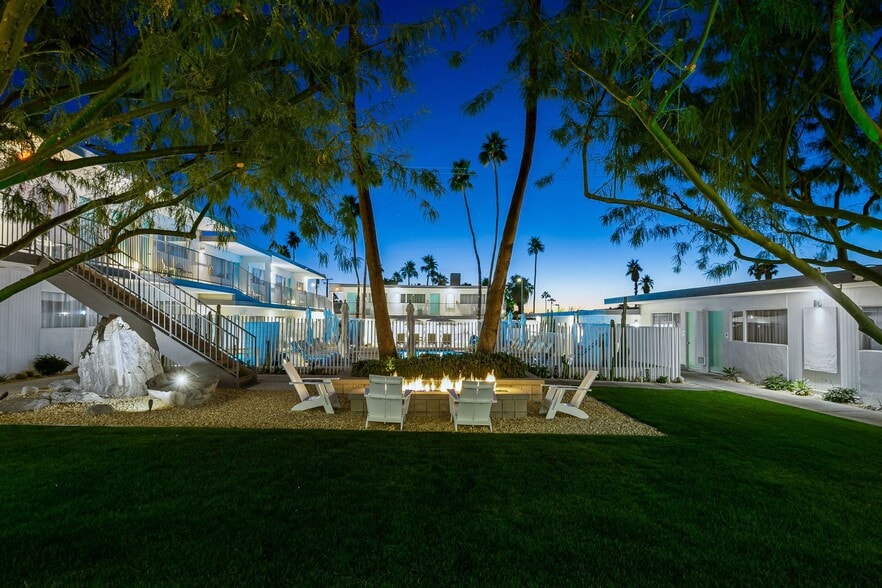 More Photos Of 1466 N Palm Canyon Dr, Palm Springs Hotel For Lease