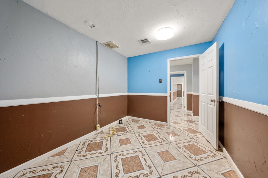 More Photos Of 3715 Bellmead Dr, Bellmead Office For Sale