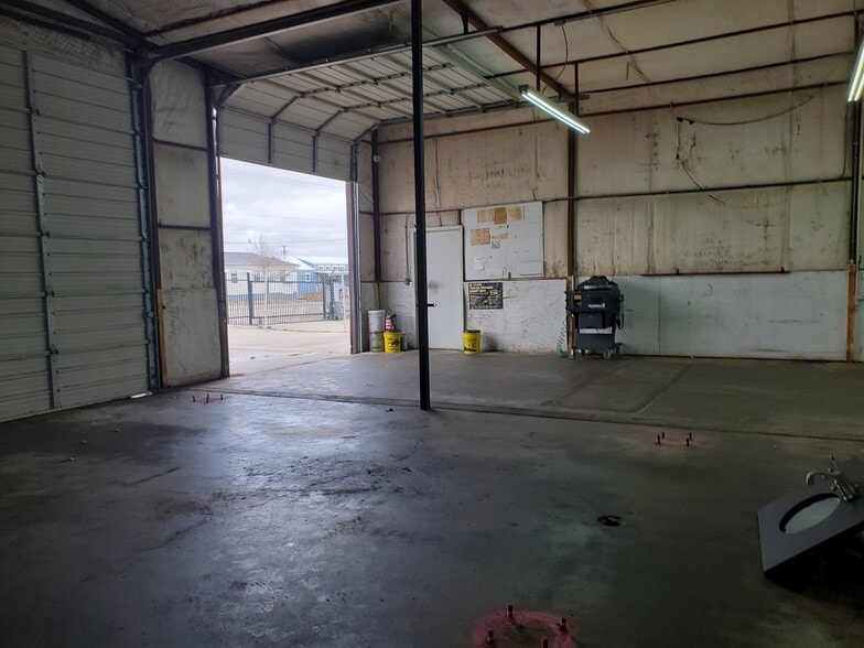 More Photos Of 108 West Gillum, Grandview Warehouse For Sale