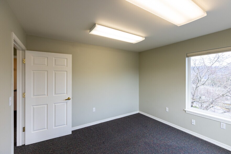 More Photos Of 708 Columbia St, Hood River Office Residential For Sale