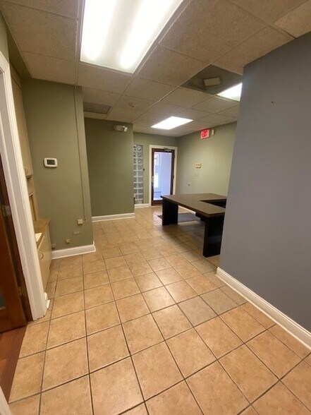 More Photos Of 9100 Ogden Ave, Brookfield Office For Lease