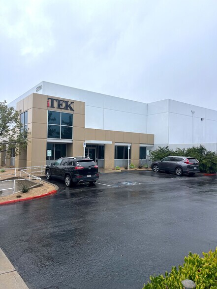 More Photos Of 25501 Arctic Ocean Dr, Lake Forest Warehouse For Lease